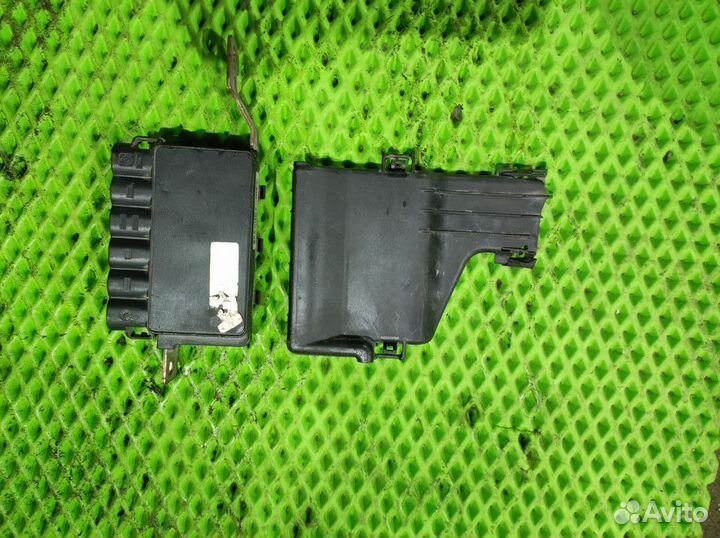 Блок предохранителей акб Renault Fluence