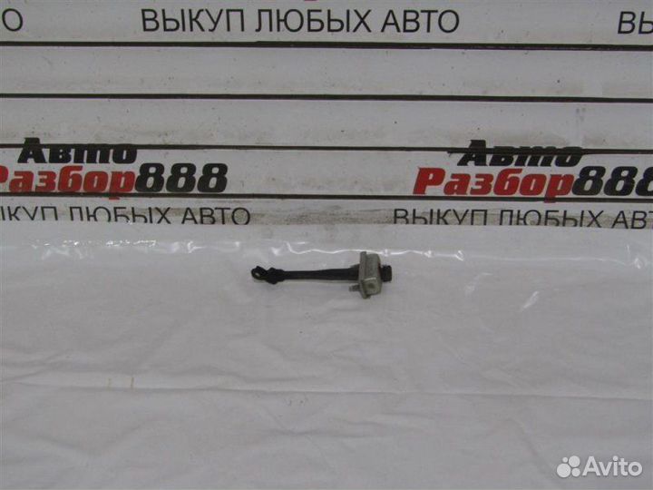 Ограничитель двери задней левой. Chevrolet Cruze