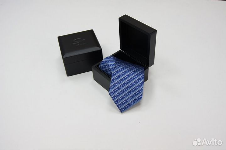 Галстук мужской шелковый, в деревянной коробке