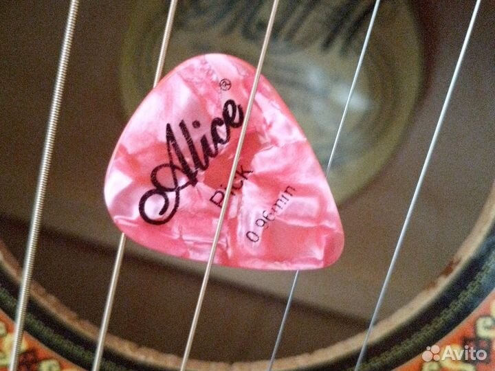 Акустическая гитара