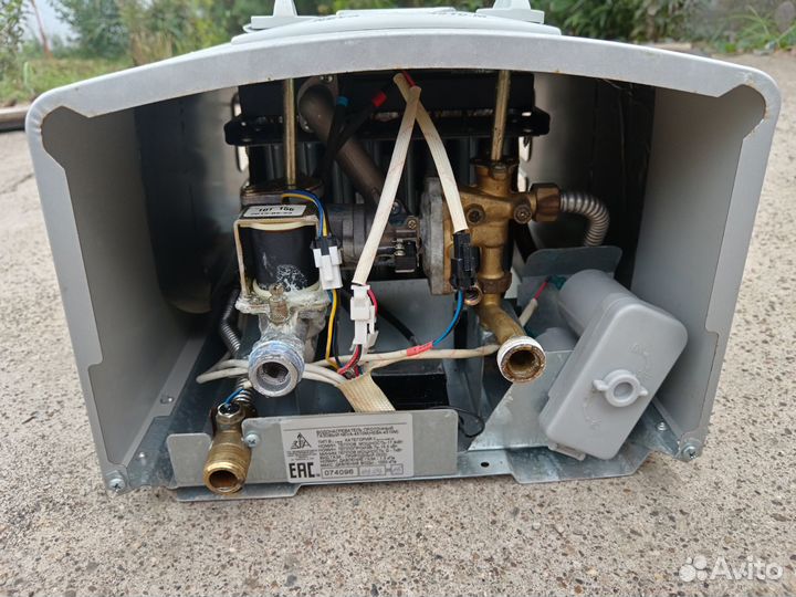 Водонагревательный проточный аппарат газовый бытов