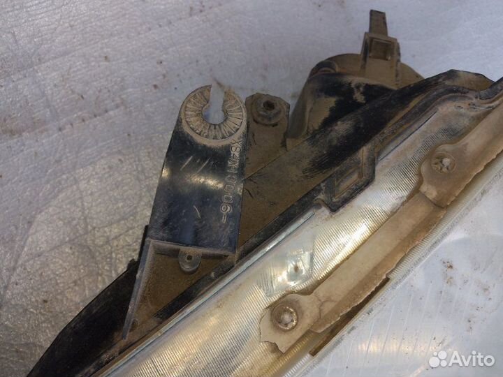 Фара левая Ford Focus 1 седан 1.6L ezda zetec-E