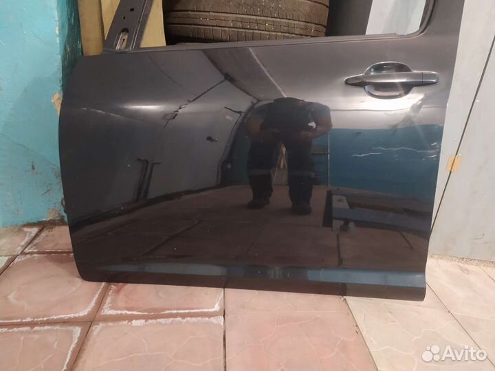 Левая дверь