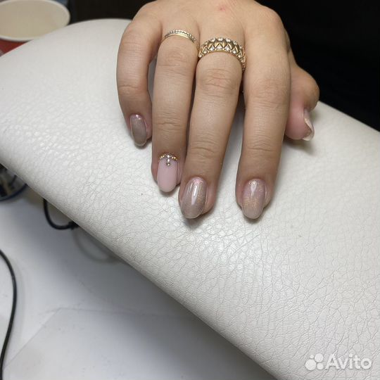 Модель на маникюр с дизайном