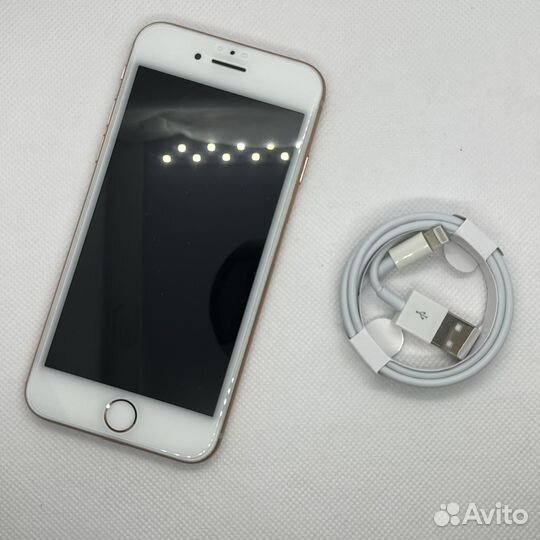 Телефон iPhone 8