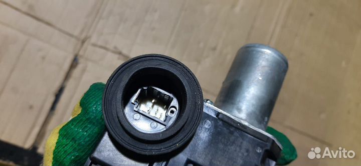 Моторчик стеклоподъемника задний левый Toyota C-HR