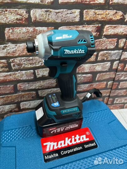 Винтоверт makita 18-v в кейсе с набором