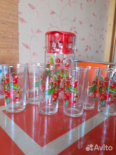 Графин со стаканами для сока