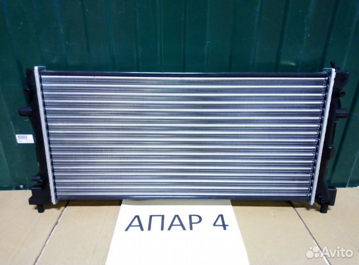 Радиатор охлаждения двигателя Фольксваген Поло