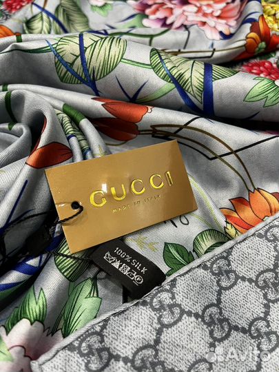 Шелковый платок Gucci серый с цветами Flora