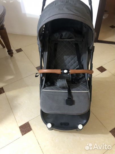 Прогулочная коляска yoya