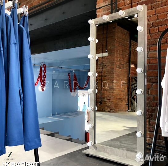 Гримерное зеркало с подсветкой