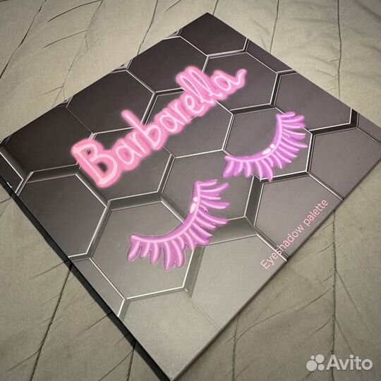 Beebeauty london Barbarella Eyeshadow Palette