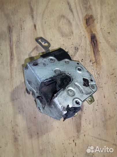 Замок двери передней правой BMW E36