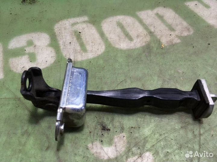 Ограничитель двери передний левый Nissan Skyline