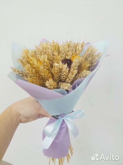 Сухоцветы. Букеты из пшеницы и гелихризума