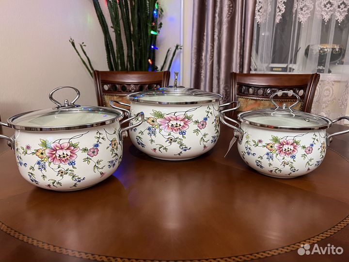 Набор эмалированных кастрюль