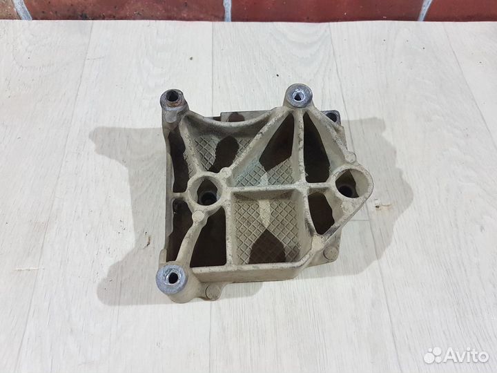 Кронштейн компрессора peugeot 206