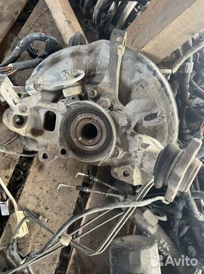 Поворотный кулак левый Mitsubishi Pajero Sp