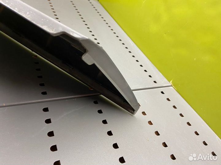 Молдинг двери задний левый Mercedes-Benz 190E W201