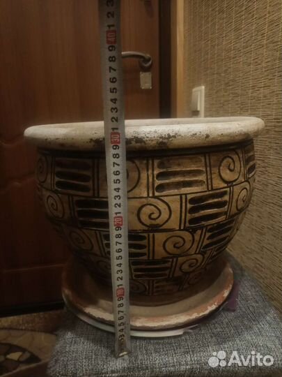 Глиняный горшок для цветов