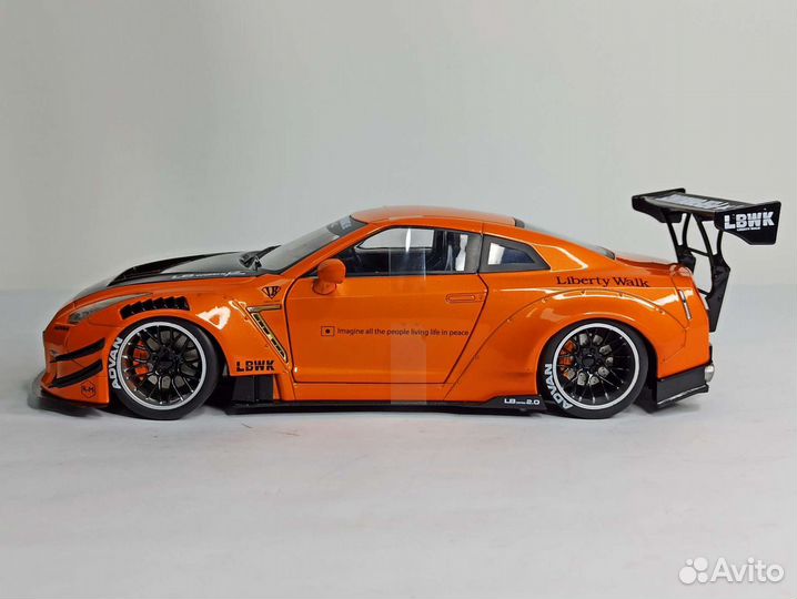 Nissan GT-R R35 LB Walk Solido 1:18