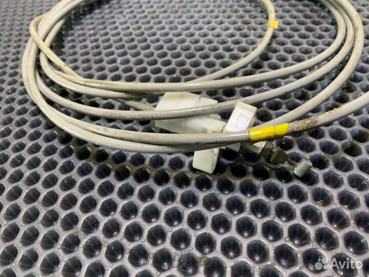 Тросик лючка топливного бака Lexus LX470