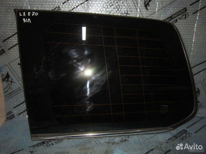 Стекло форточка левая в крыло Lexus Lx570