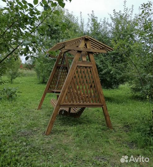 Деревянная качеля садовая с перголой