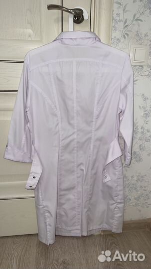 Белый медицинский халат женский