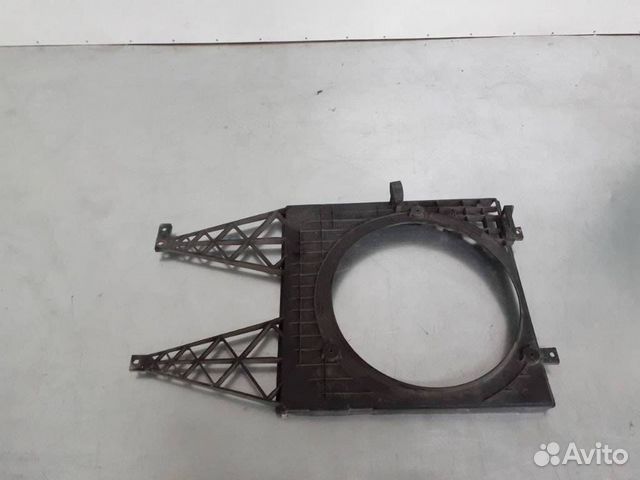 Диффузор вентилятора Volkswagen Golf 4 2000