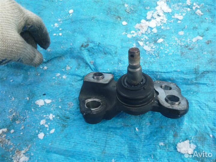 Шаровая опора передняя левая Lexus Ls600 UVF45