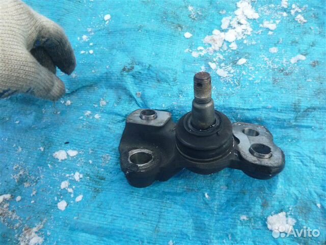 Шаровая опора передняя левая Lexus Ls600 UVF45