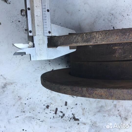 Диск тормозной передний не вентилируемый Фольксв