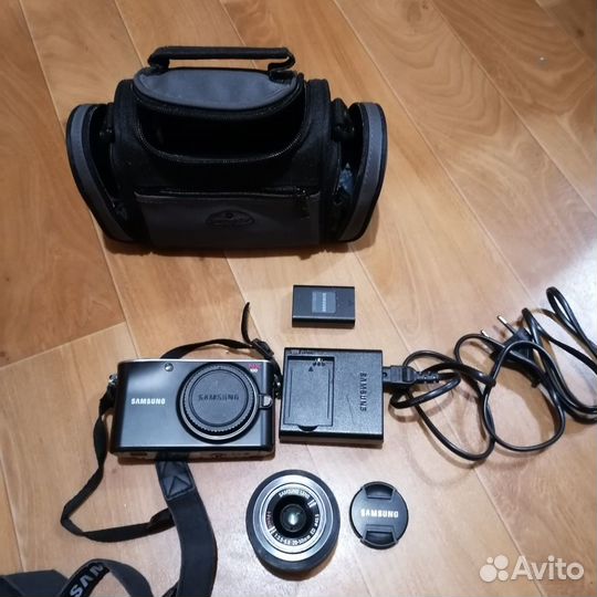 Фотоаппарат samsung NX100 в идеальном состоянии