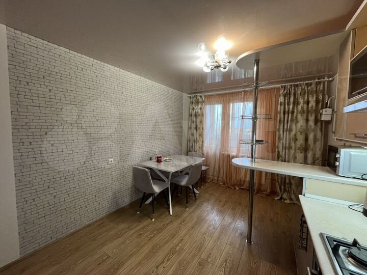 3-к. квартира, 80 м², 6/10 эт.