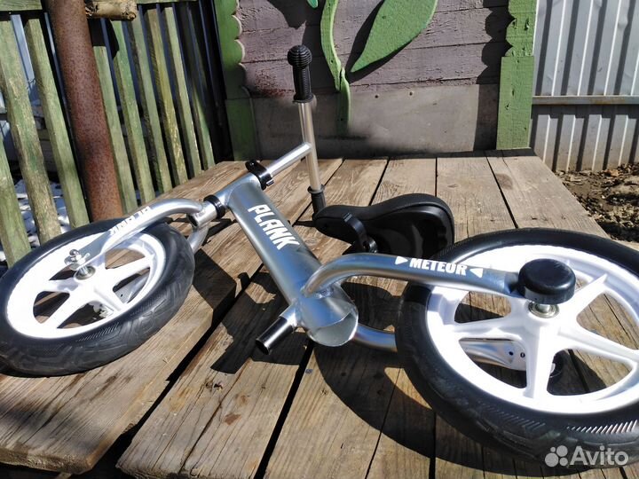 Новый беговел от 1,5-5 лет легкий вес 1,98 кг