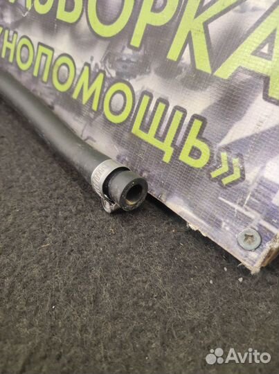 Верхний патрубок охлаждения Audi 100 C4