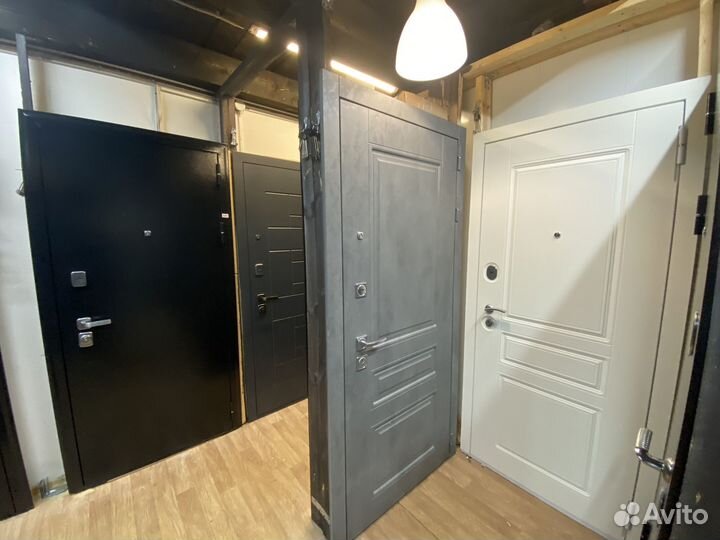 Дверь входная в квартиру