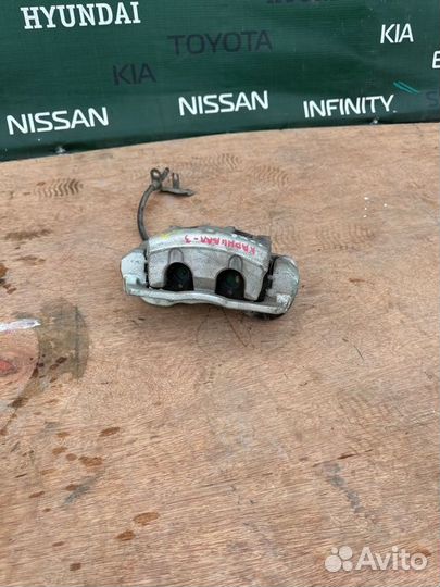 Суппорт тормозной передний правый Kia Carnival 3