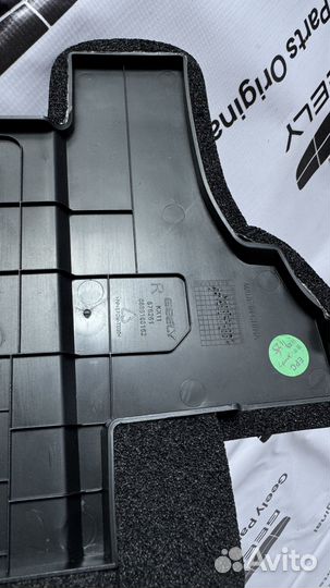 Дефлектор радиатора правый верхний Geely Monjaro