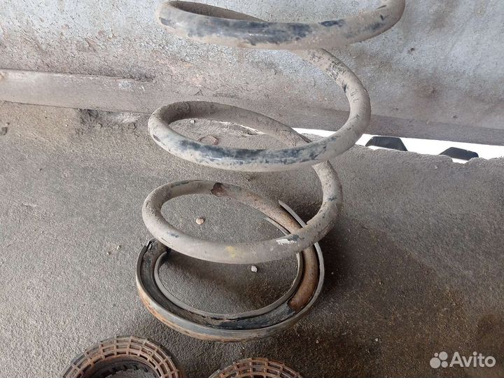 Пружина передняя правая Luxgen 7suv