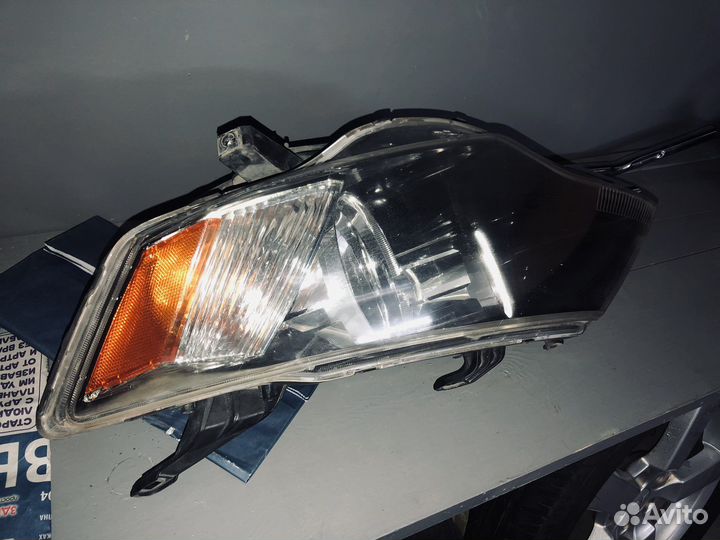 Левая фара mitsubishi outlander xl 2007