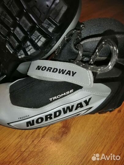 Лыжные беговые ботинки, беговые лыжи с палками