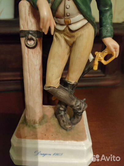 Статуэтка фарфор