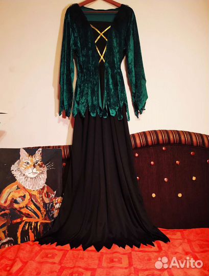 Карнавальные костюмы и парики