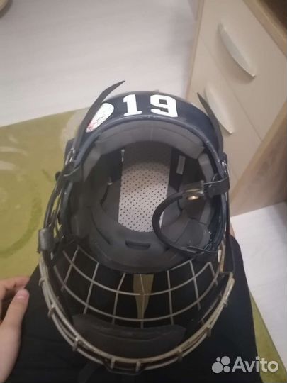 Хоккейный шлем
