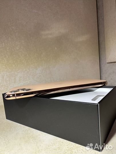 iPhone 11 pro max 64 gold
