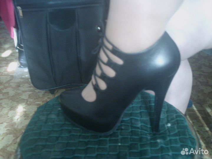 Кожаные новые туфли на выпускной