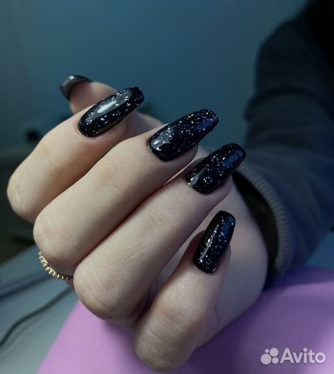 Модель на маникюр